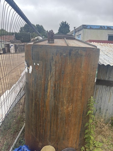 Large vertical cylindrical - large,, vertical,
