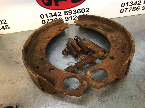Handbrake shoe set 203 - set,